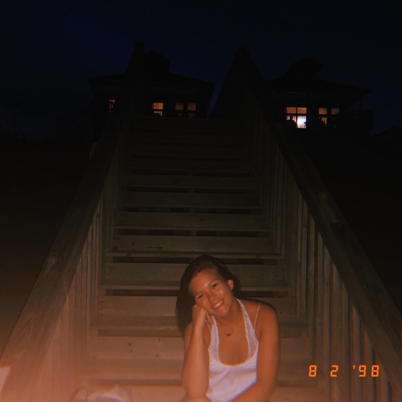 Meet your Posher, Emily - Picture 2 of 3